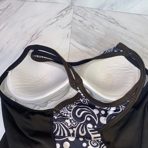 Brooks Racerback Equilibrium Technology Tank Swim - Picture 9 of 9